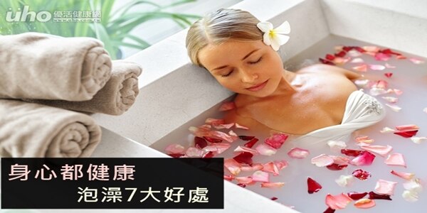 Spa Relax In Flower Bath. Woman Health And Beauty. Closeup Beautiful Sexy Girl Bathing With Rose Petals In Renew Day Spa Salon. Beauty Treatment, Aromatherapy Skin Body Care Therapy. Wellness Concept